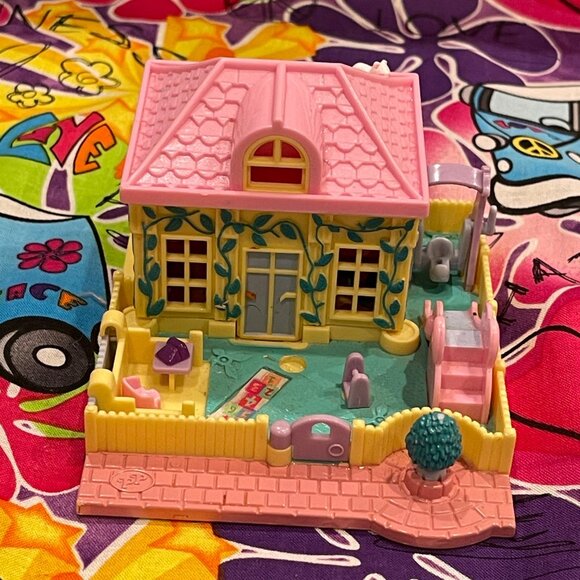 Vintage 1994 Bluebird Polly Pocket Pollyville Nursery School Doll House - Picture 4 of 9